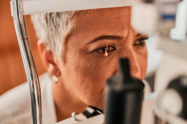 Como prevenir a catarata? Conheça os cuidados essenciais para manter sua visão saudável
